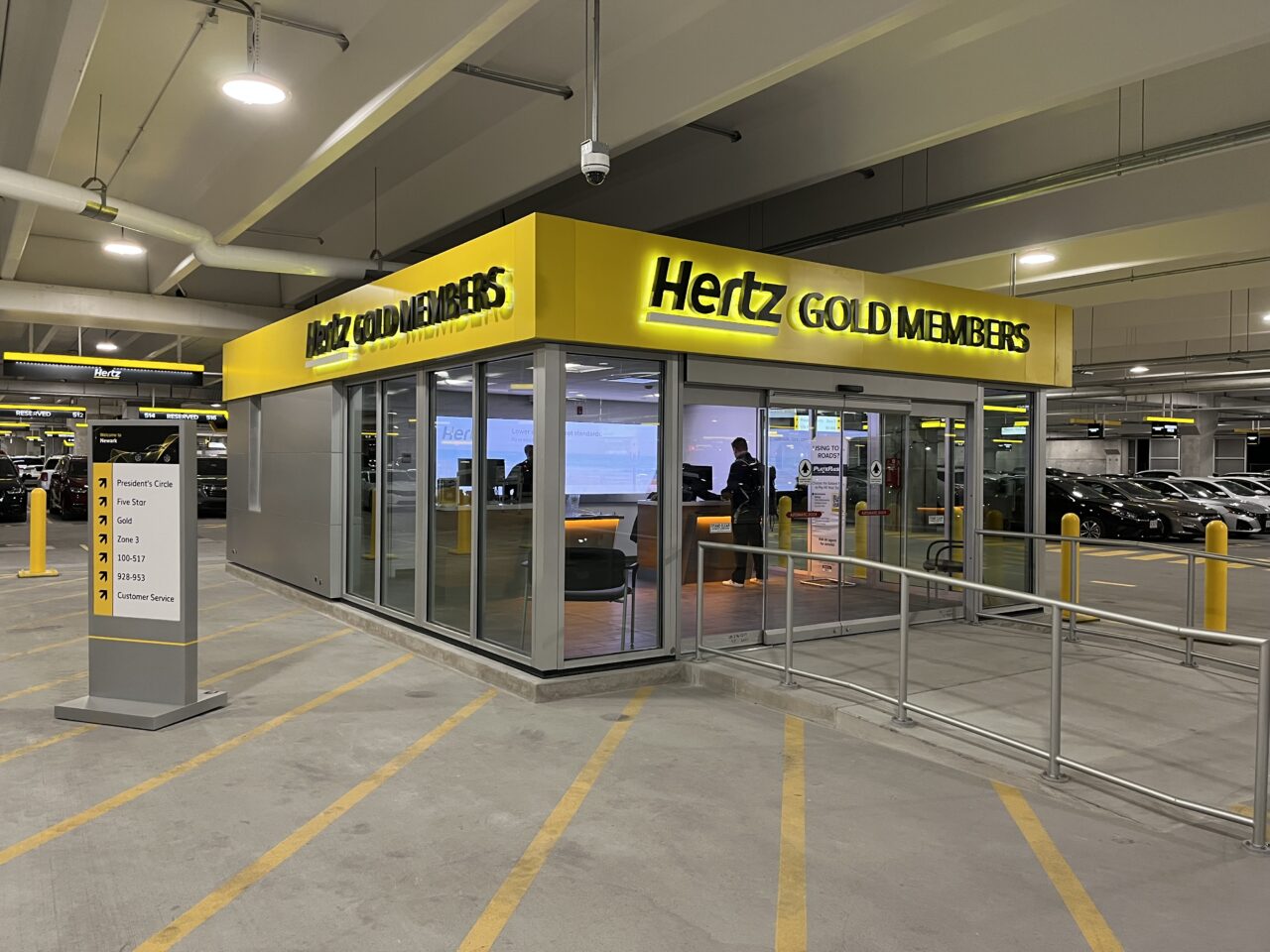 Huert Gold Kiosks & Booths - Newark Liberty International Airport - NJ - Madison ...